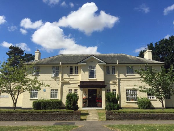 ©️ Flickr (CC) The Manors, Silver End Home of the founder, industrialist Francis Crittall